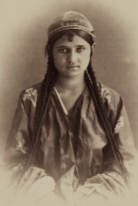 Fig. 7. Kun, Aleksandr L. Types of nationalities in the Turkestan krai. Tajik Women. Maina Ai. 1865. Library of Congress, Central and South Asia, https://loc.gov/pictures/resource/ppmsca.14289/. 